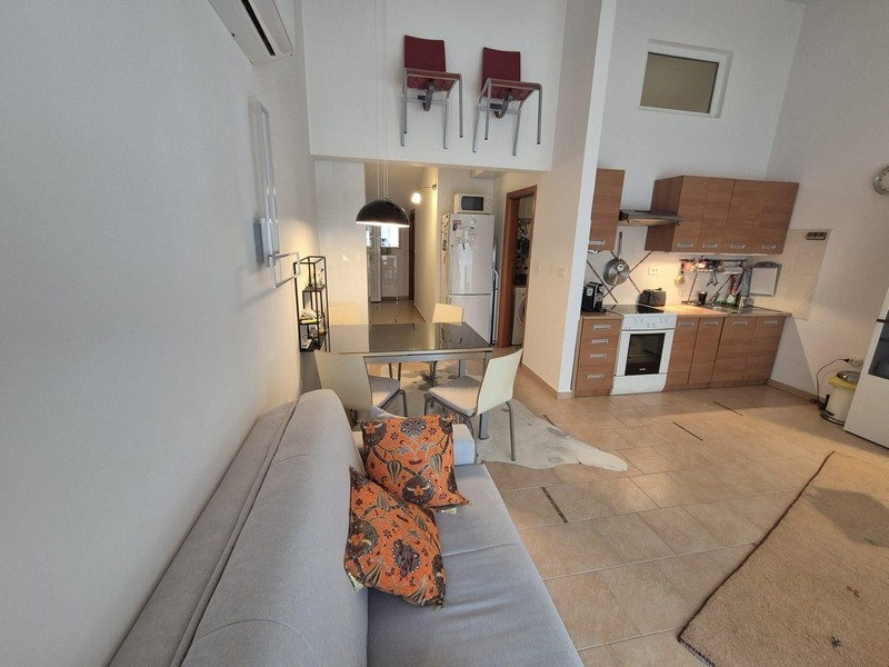 Kuchyňa s jedálenským kútom a moderným vybavením