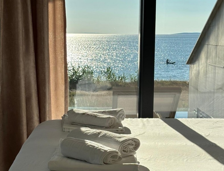 Posteľ s panoramatickým výhľadom na more