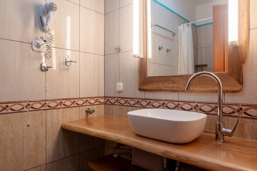 Moderná kúpeľňa.