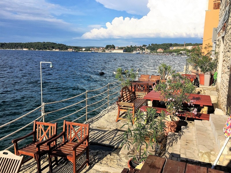 Nehnuteľnosti v 1. rade pri mori v Chorvátsku.