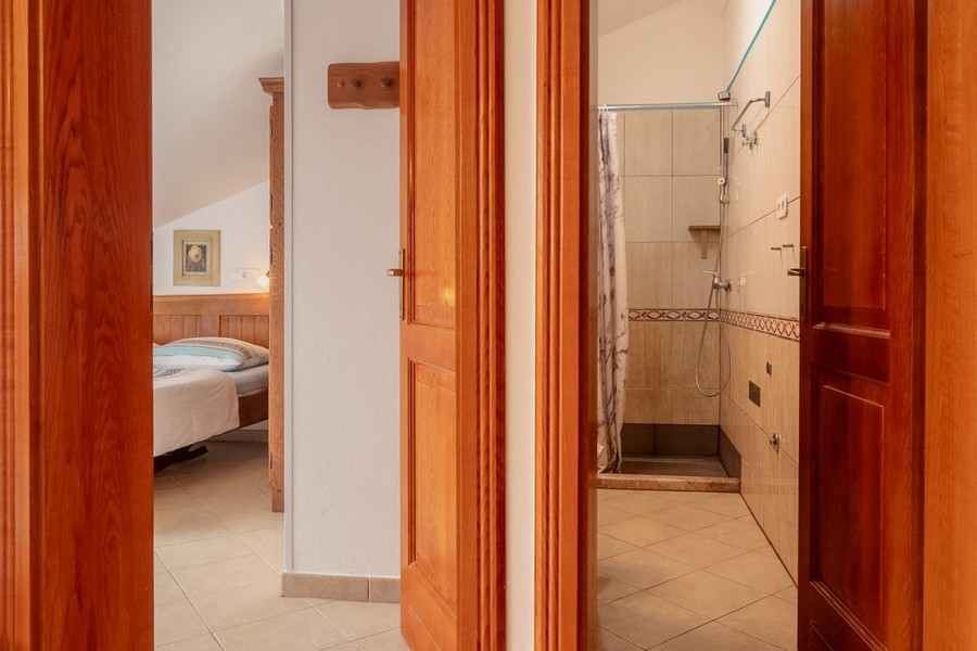 Chodba s prístupom do spálne a kúpeľne