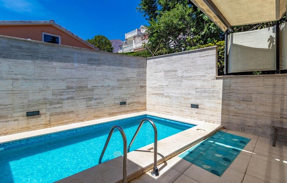 Súkromný bazén mimo apartmánu