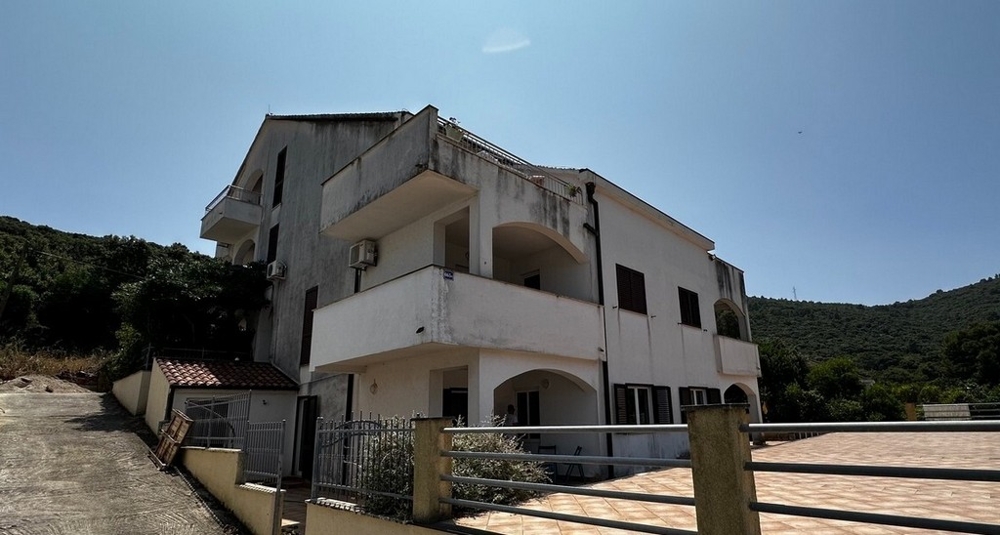 Vonkajší pohľad na bytový dom