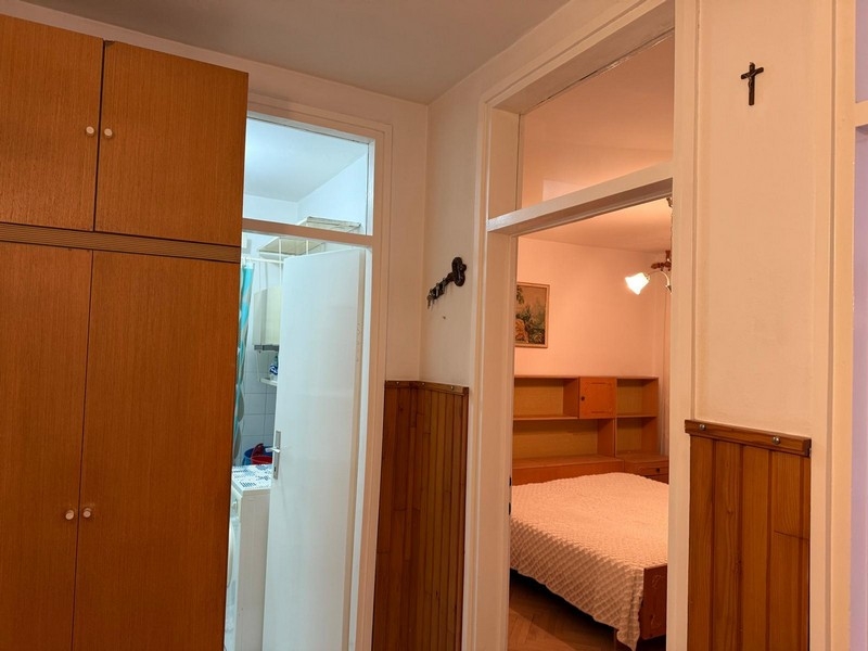 Predsieň s výhľadom do spálne a kúpeľne