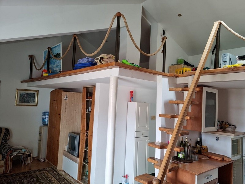 Pohľad na praktickú galériu apartmánu A3810 v Chorvátsku.