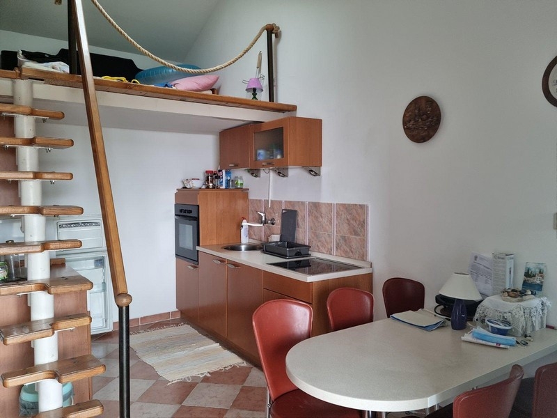 Kuchynský kút s jedálenským kútom a galériou