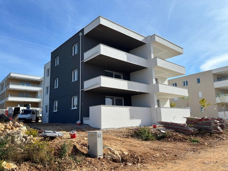 Moderné nové apartmány v blízkosti pláže.