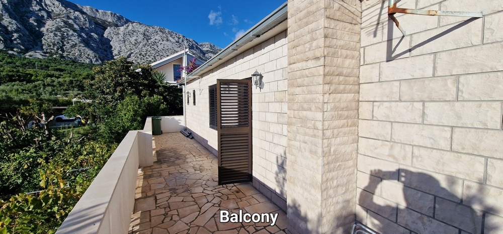 Terasa apartmánu A3814 v Chorvátsku.