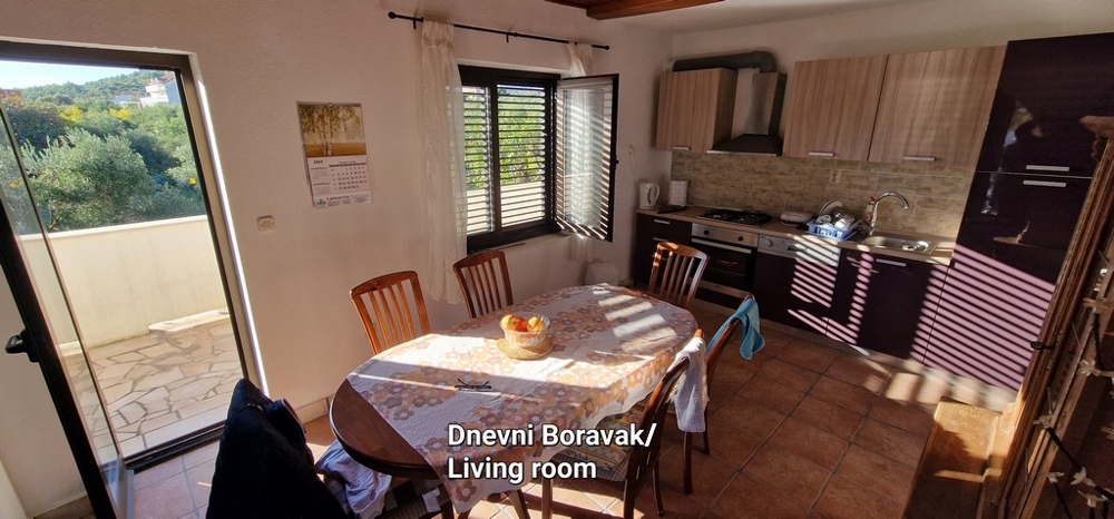 Obývacia časť s kuchyňou