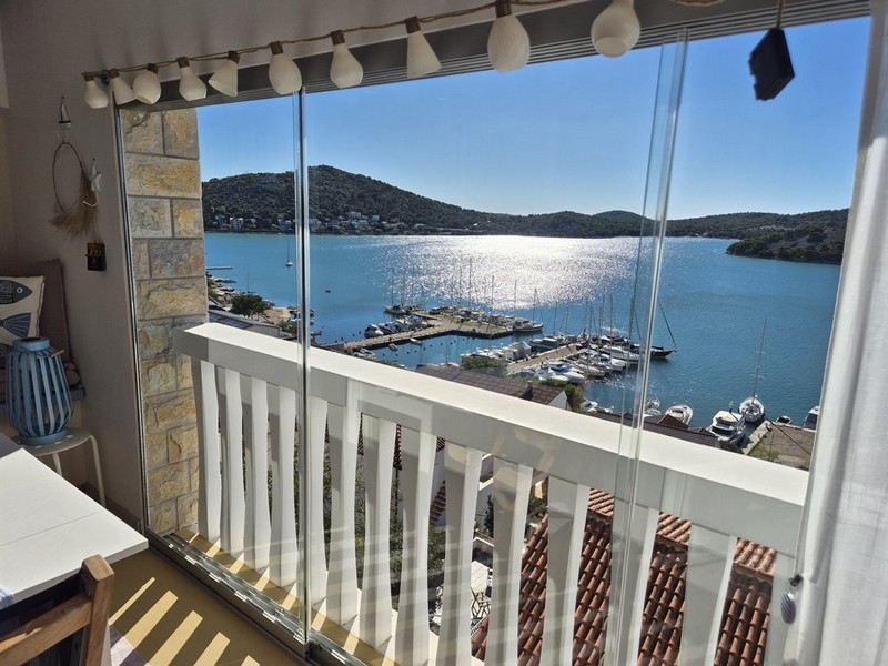 Výhľad na more z apartmánu A3819 v Tisne