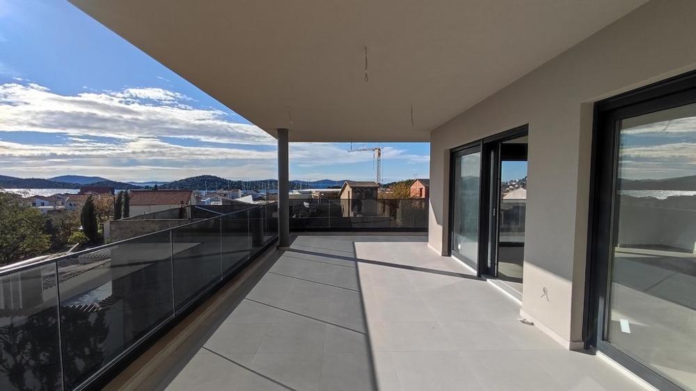 Terasa objektu A3820 v Chorvátsku v meste Tribunj.