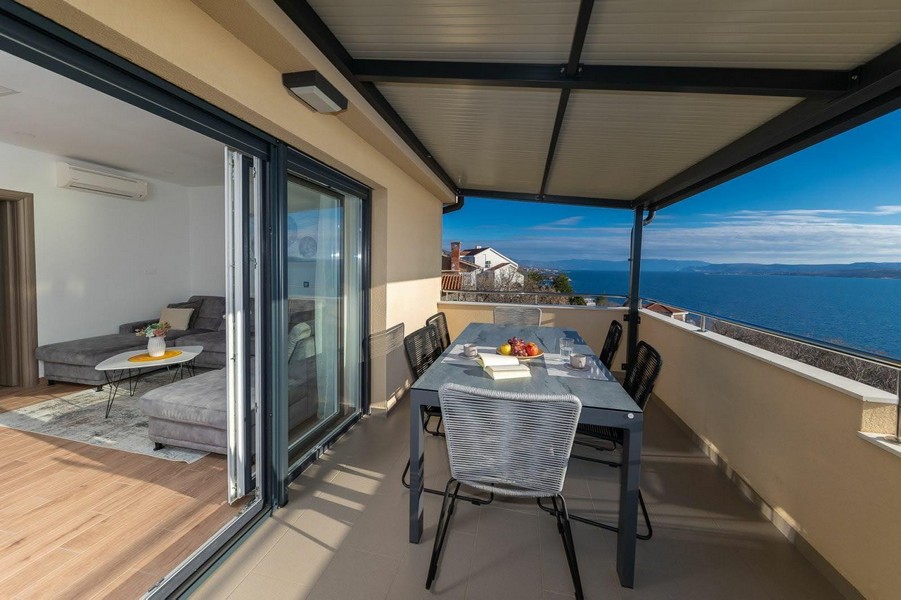 Terasa s výhľadom na more