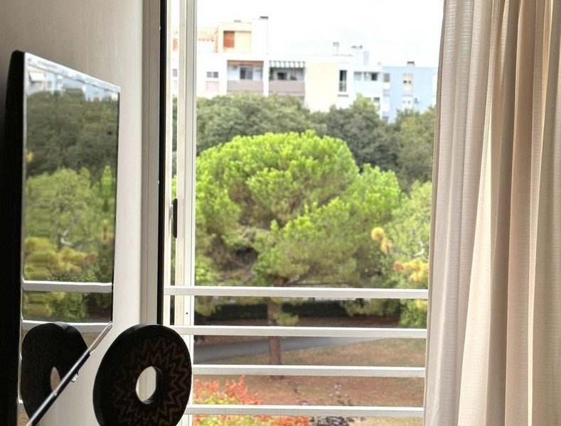 Pohľad z okna do zelene