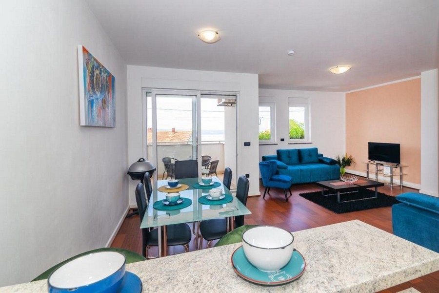 Výhľad z jedálne na terasu a more - nehnuteľnosť A3840.