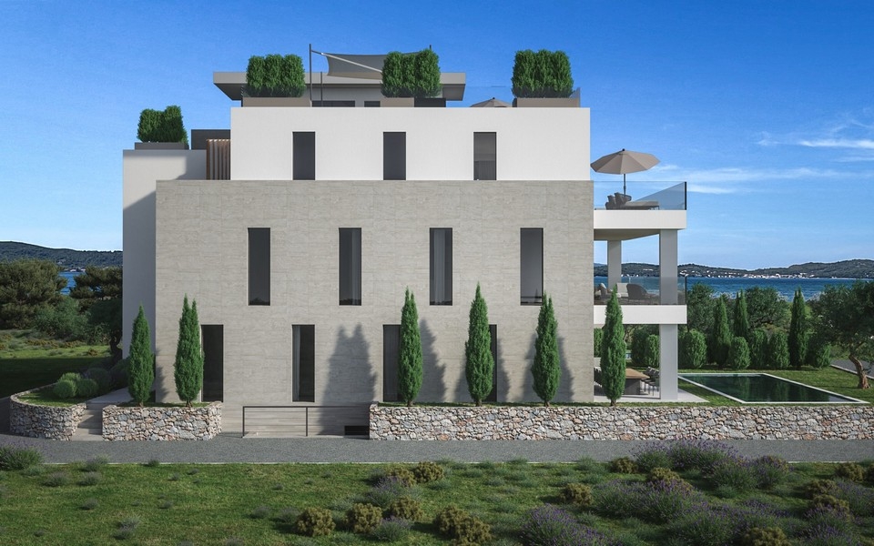 Pohľad z balkóna na more a pobrežnú krajinu