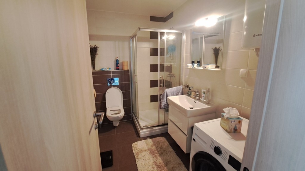 Kúpeľňa so sprchovacím kútom