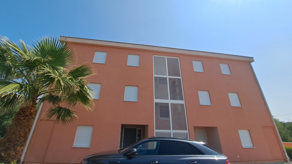 Vonkajší pohľad na bytový dom