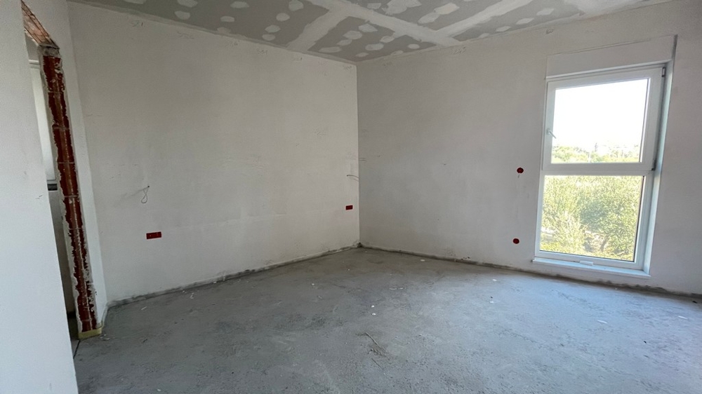 Spálňa v škrupine s oknom