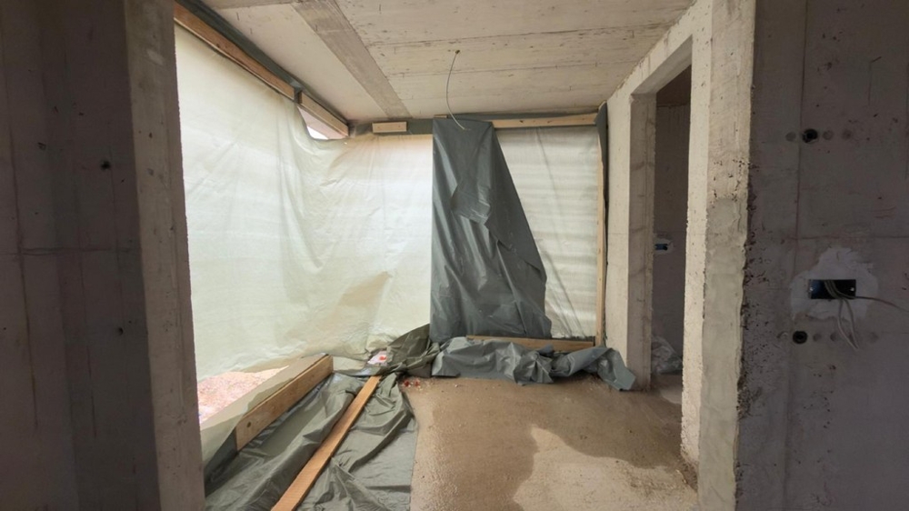 Vnútorný pohľad na škrupinu spálne v novom byte