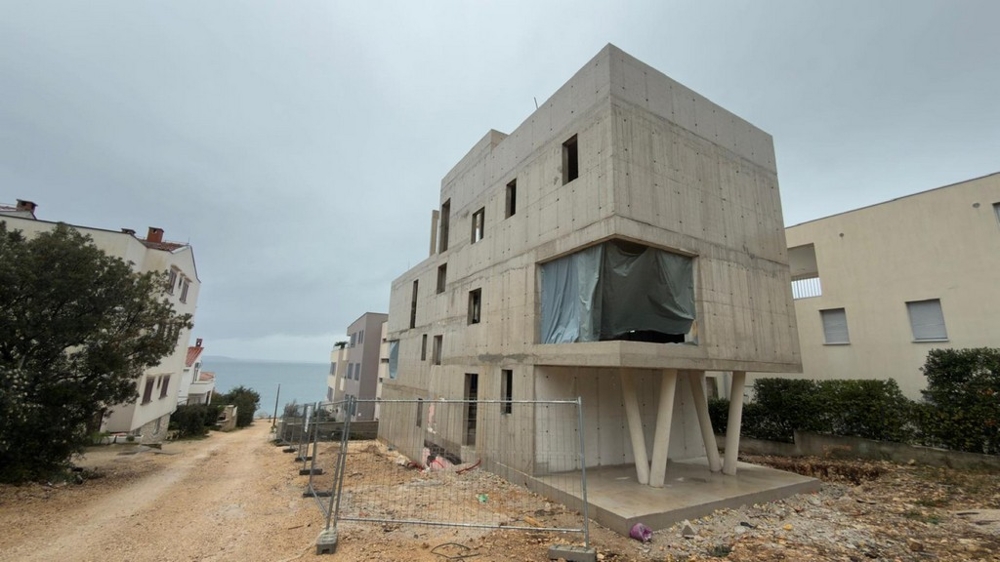 Na predaj prízemný byt v tejto modernej novostavbe.