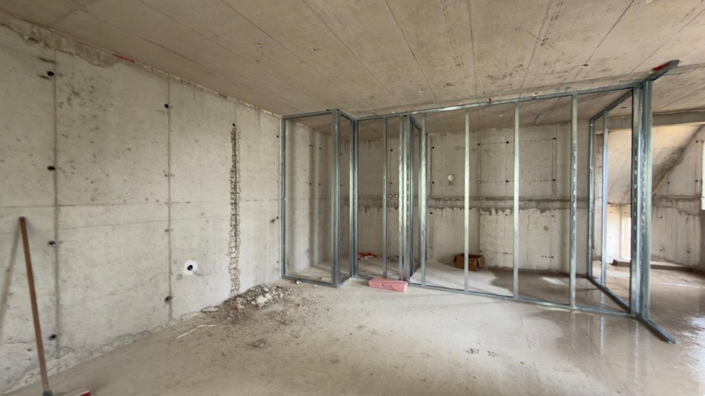 Nedokončená spálňa so sadrokartónovými stenami