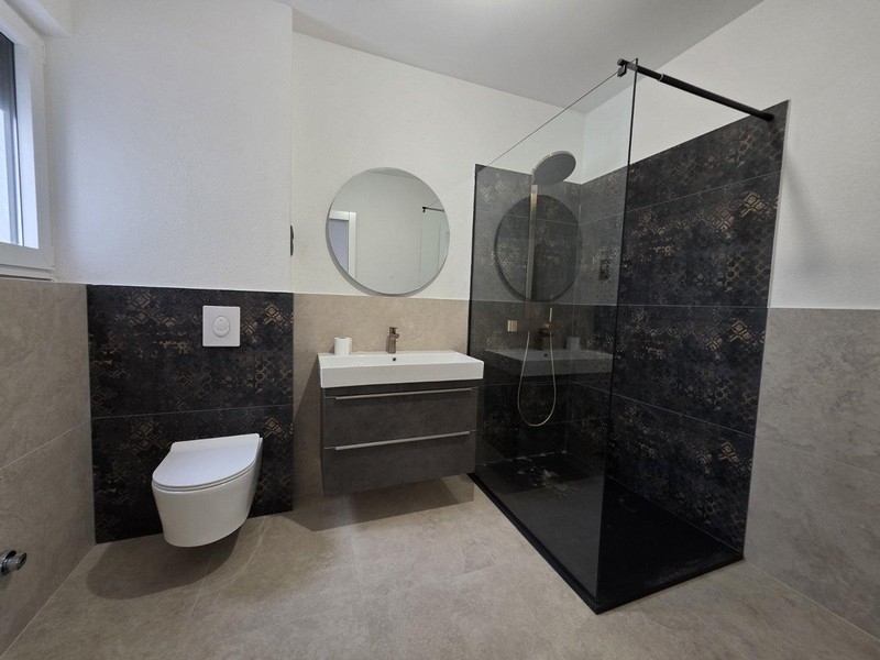 Moderná kúpeľňa.