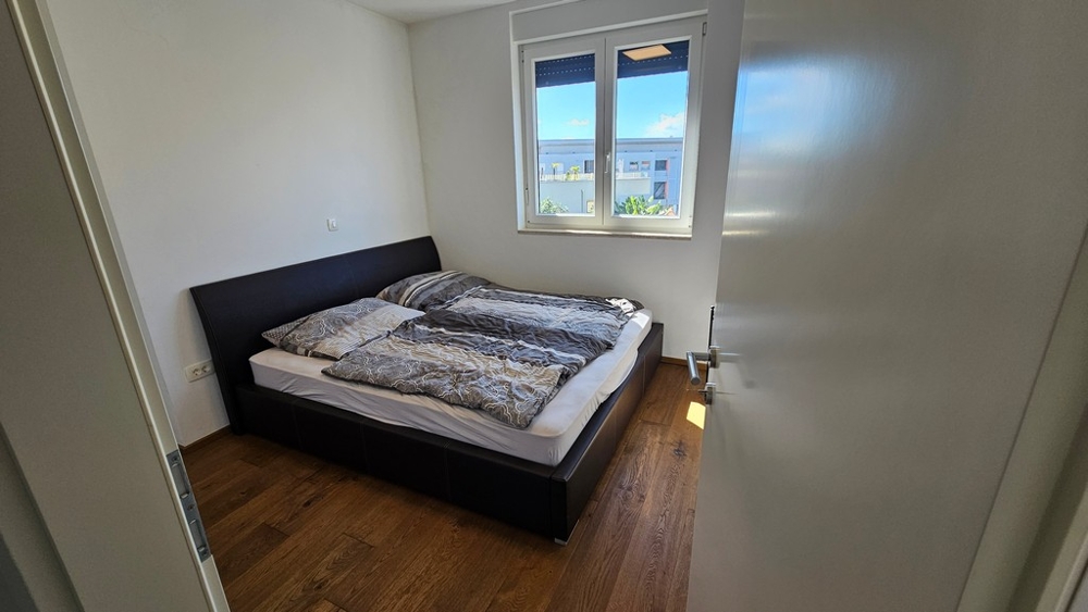 Strešná terasa s výhľadom na prístav, more a staré mesto