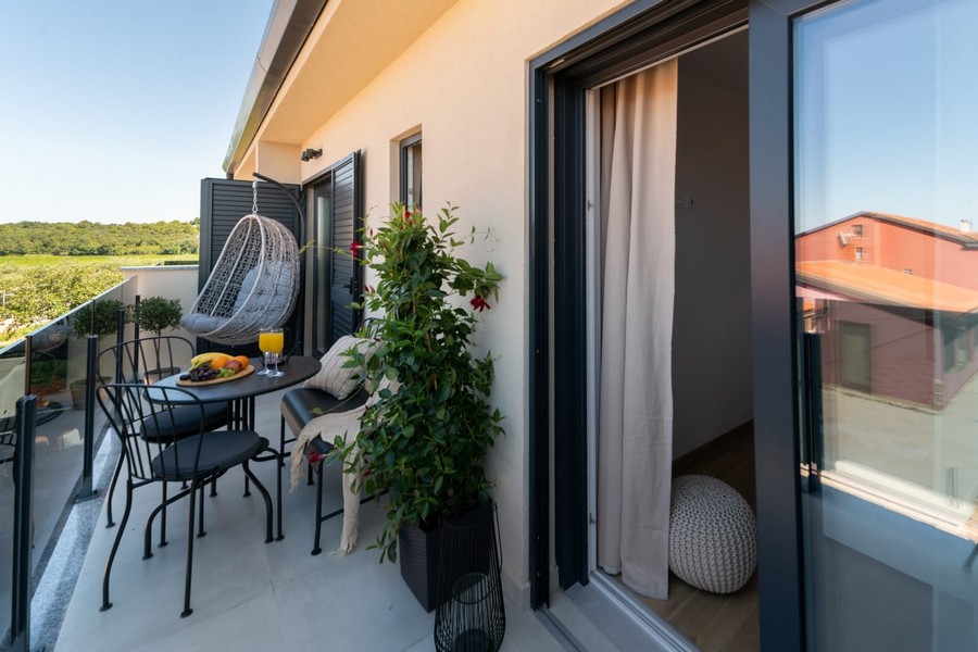 Terasa pozemku A3866 v meste Novigrad, Istria.