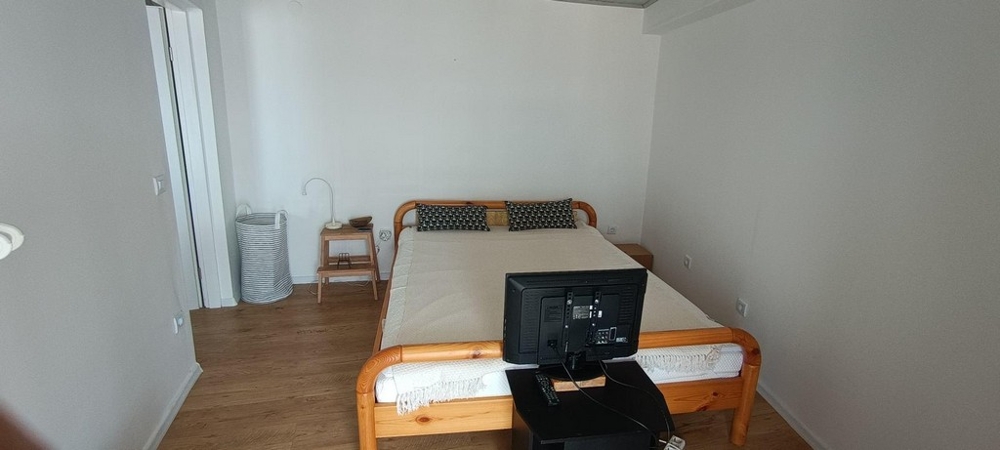 Spálňa v spodnej časti s manželskou posteľou