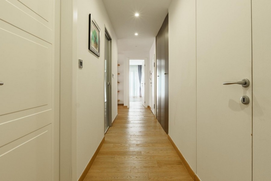 Vstup na chodbu obývacia časť moderný byt Split