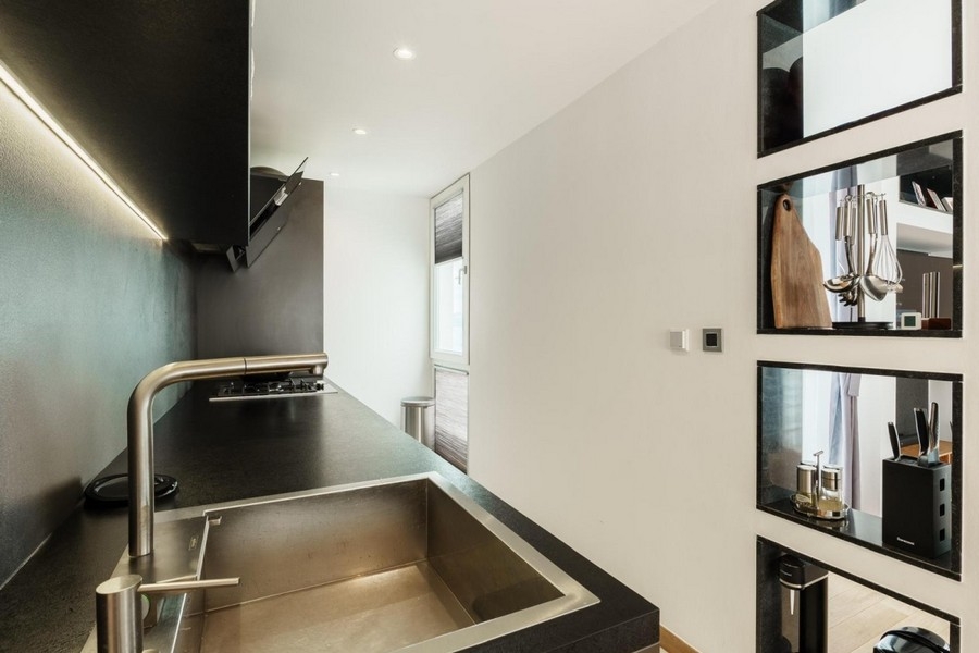 Moderná kuchyňa s pracovnou plochou