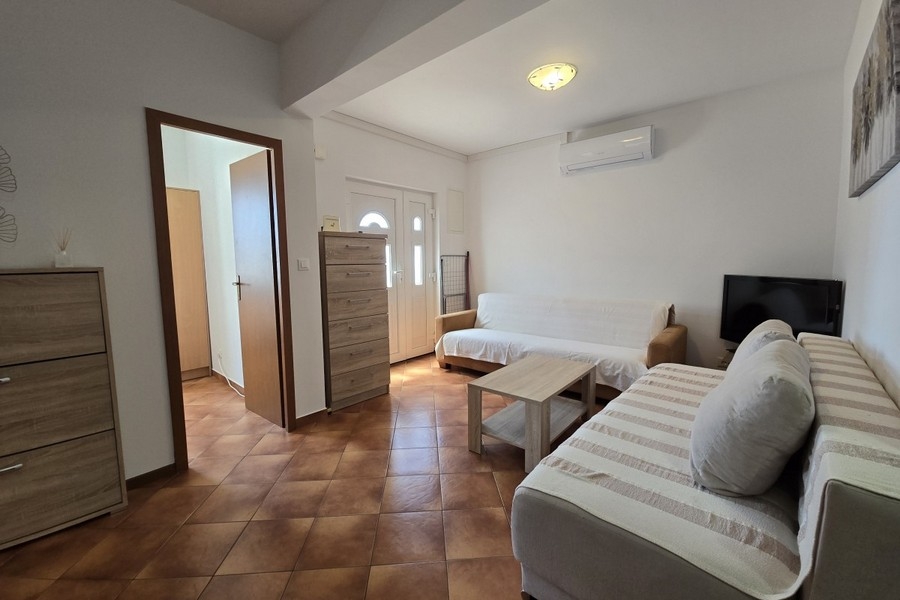 Klimatizovaná obytná časť nehnuteľnosti A3891 pri Omiši v Chorvátsku.