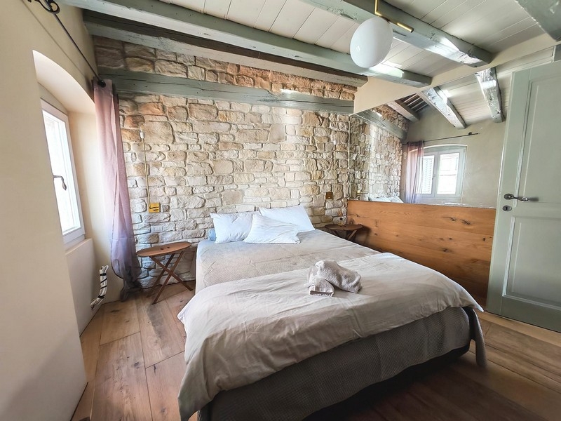Útulná spálňa apartmánu A3892 v Rovinji, Istria.