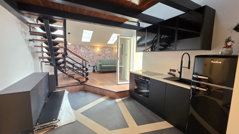 Moderná kuchynská časť bytu A3899 v Rijeke, Chorvátsko - Panorama Skauting.