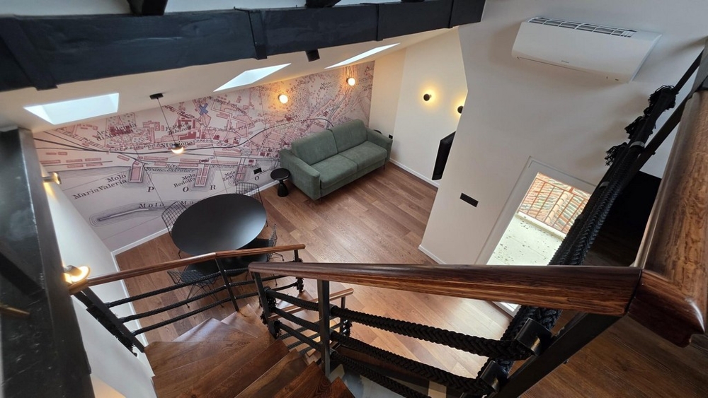 Pohľad z galérie do obývacej časti