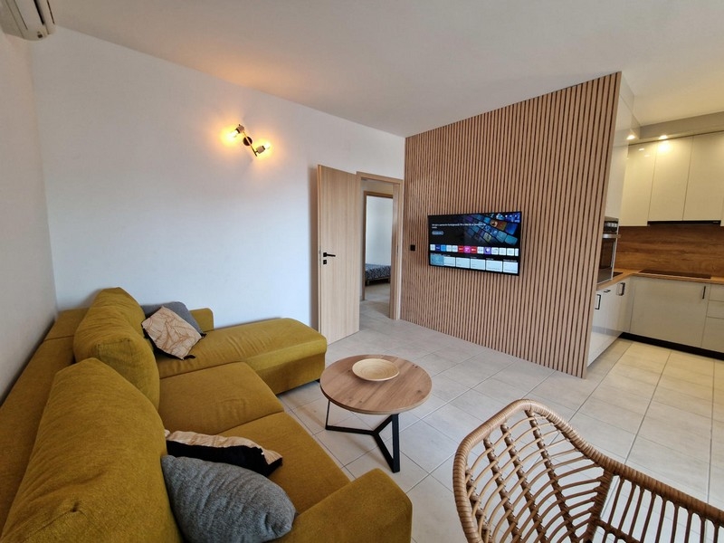 Moderne zariadený apartmán na Pagu v Novalji, Chorvátsko.