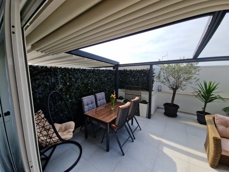 Priestranná terasa nehnuteľnosti A3901 v Dalmácii.