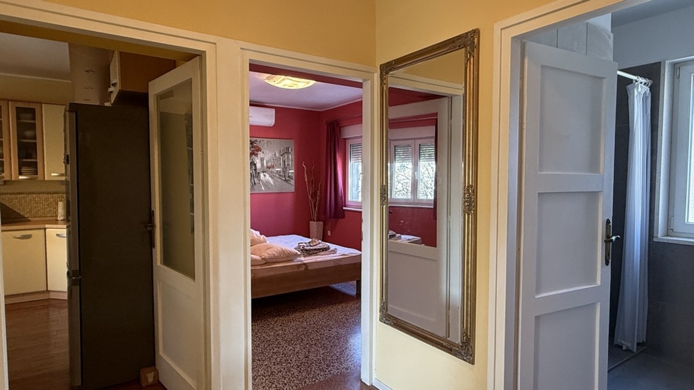 Spálňa s manželskou posteľou a klimatizáciou vo Vodiciach