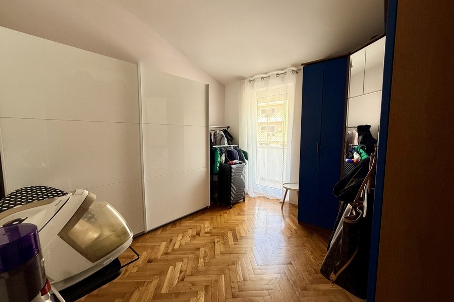 Izba s úložným priestorom a všestrannosťou