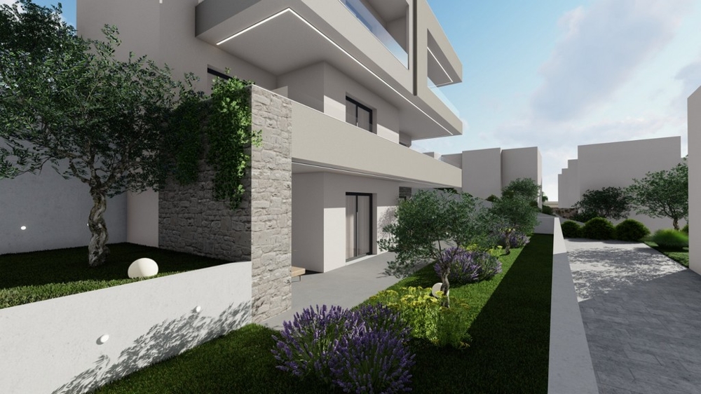 Terasa na prízemí s posedením a vstupom do záhrady