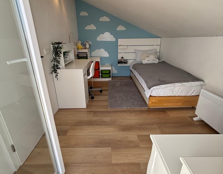 Izba s prístupom na terasu a vonkajším výhľadom