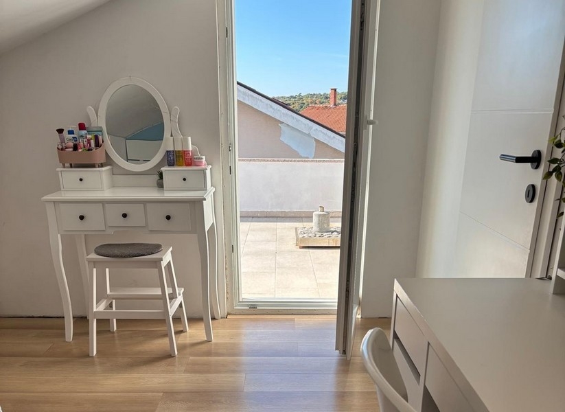 Terasa s posedením a vonkajším priestorom