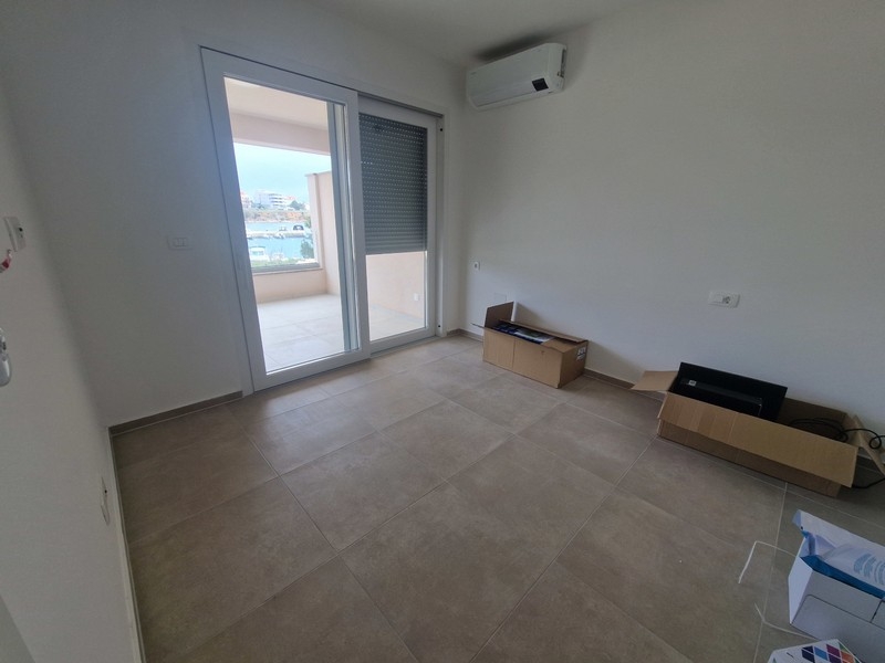 Spálňa s klimatizáciou a prístupom na balkón