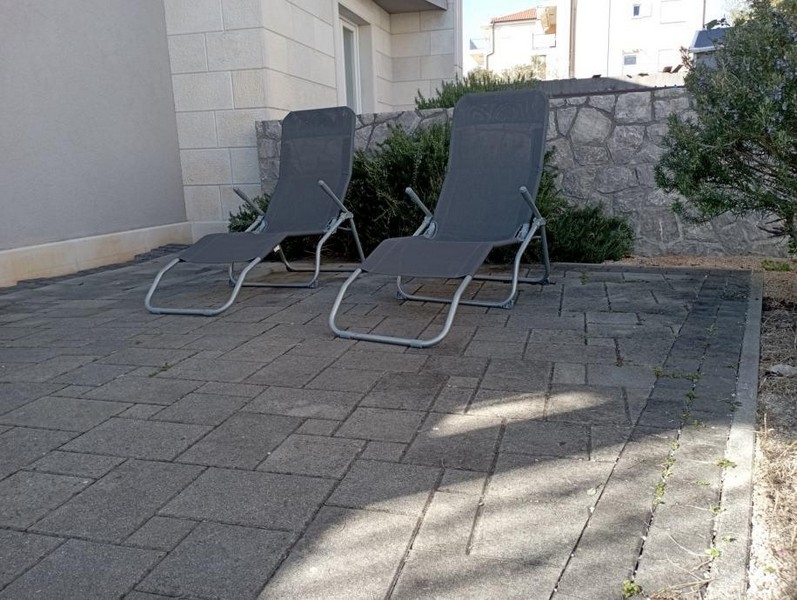 Terasa s lehátkami objektu A3913 v Chorvátsku - Panorama Skauting.