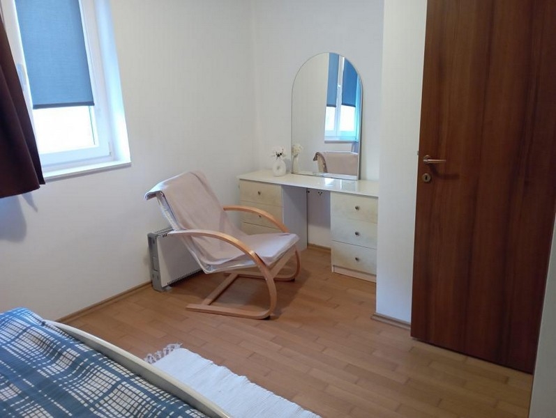 Spálňa s posedením a toaletným stolíkom