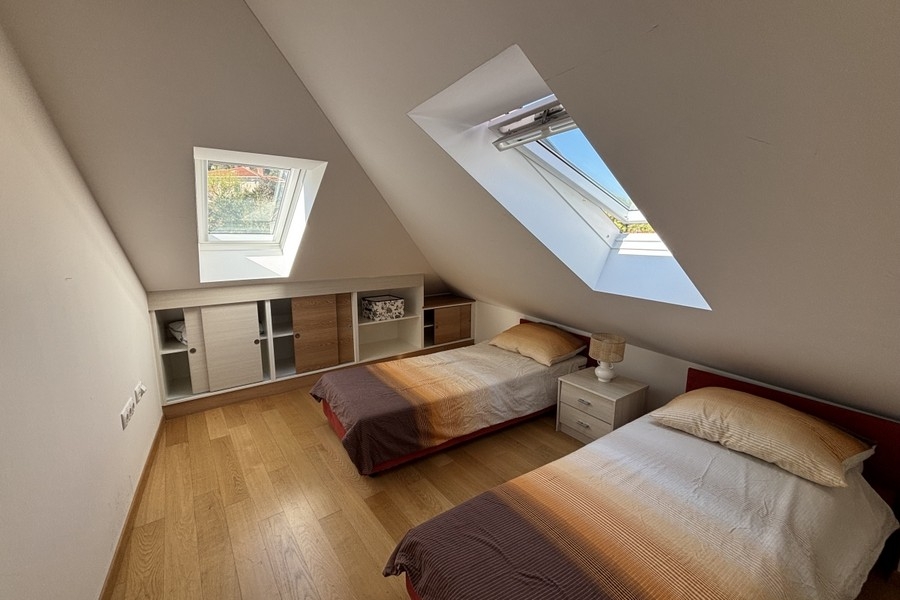 Druhá spálňa – apartmán na najvyššom poschodí A3924 Split