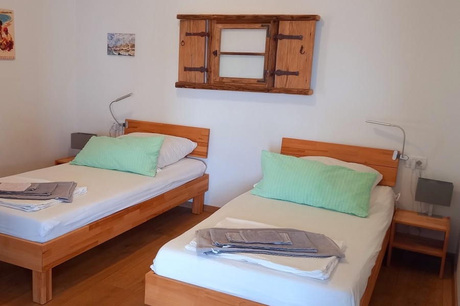 Spálňa s dvomi samostatnými lôžkami