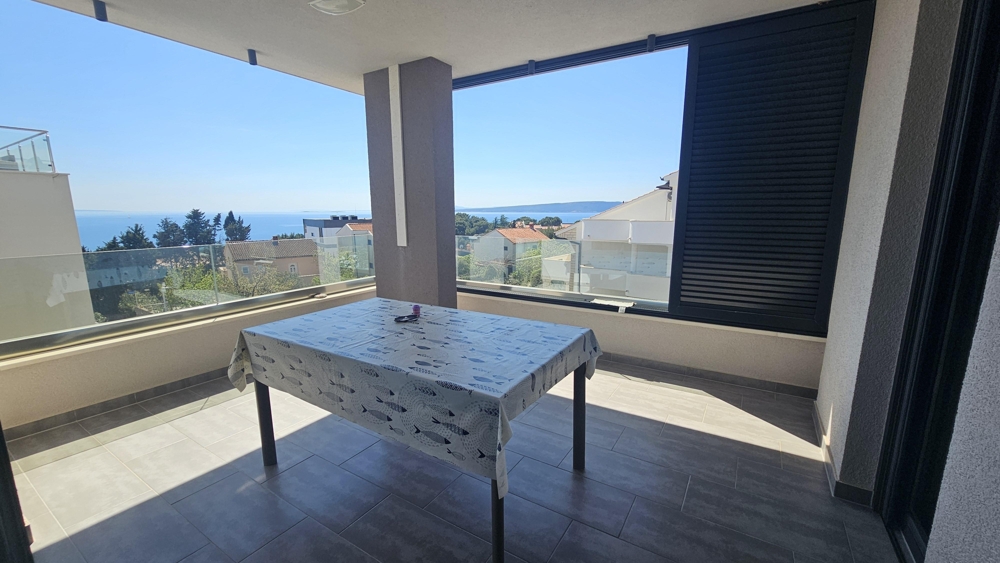 Veľký krytý balkón s výhľadom na more a Krk