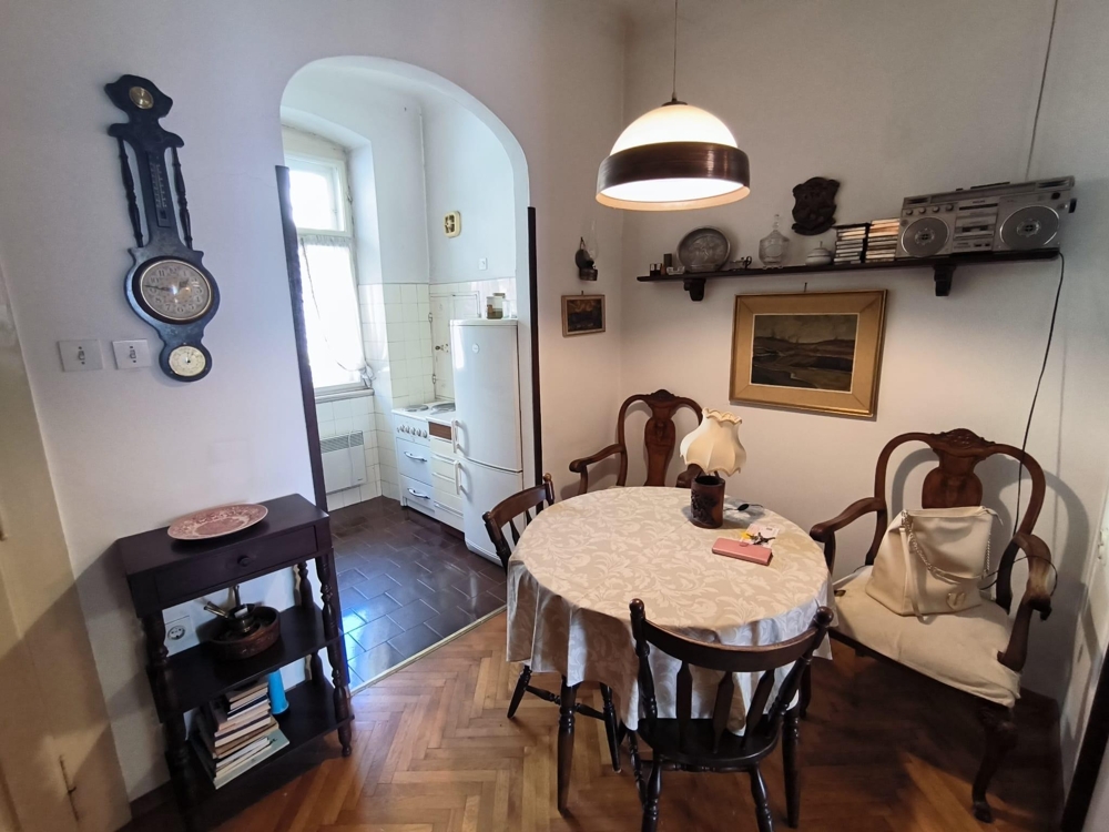 Jedáleň s prechodom do kuchyne