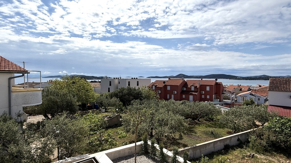 Panoramatický výhľad na more a okolie z apartmánu